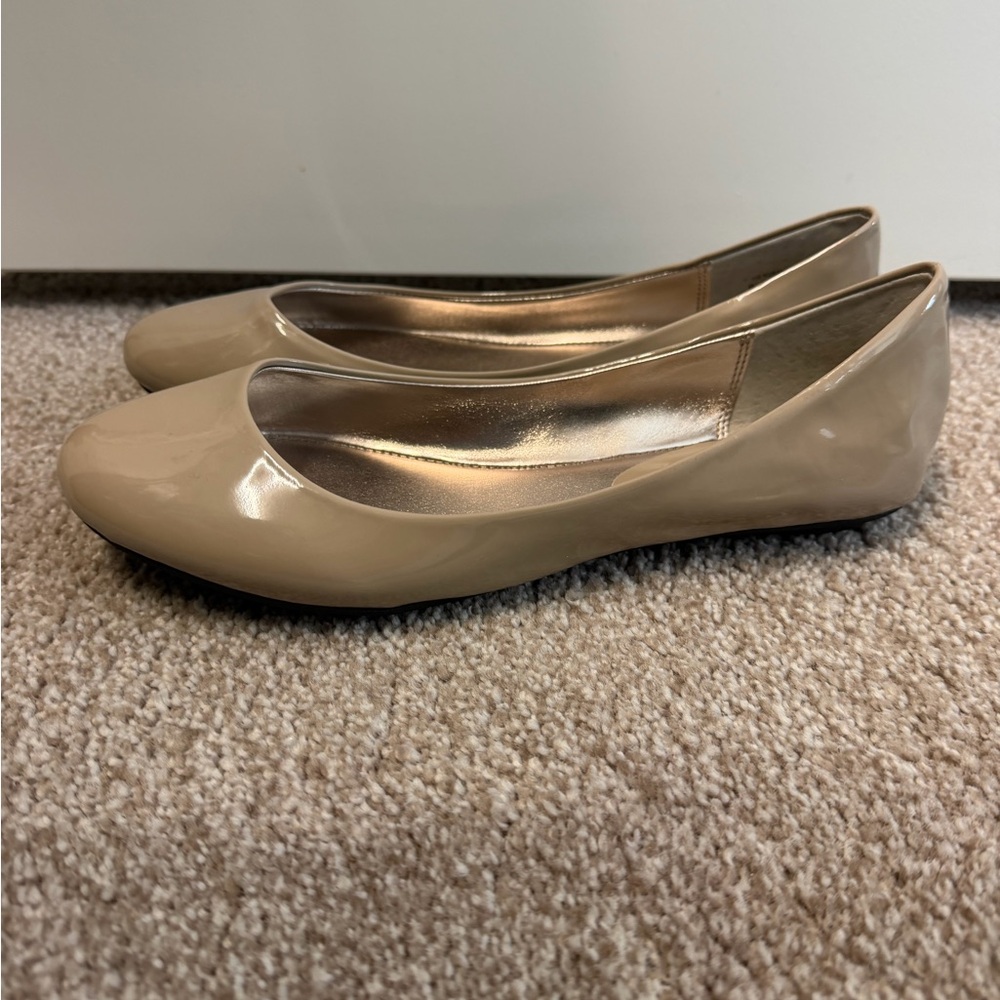 New Women’s Steve Madden heaven Patent Ballet Flats - Beige nude color